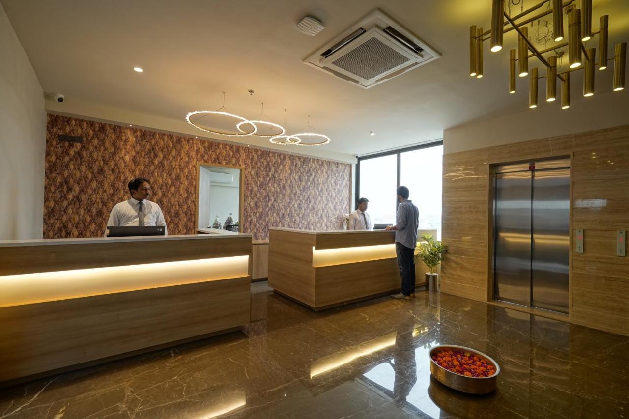 The Galleria Hotel Rajkot Bagian luar foto
