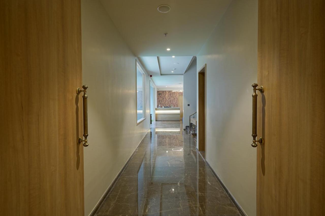 The Galleria Hotel Rajkot Bagian luar foto