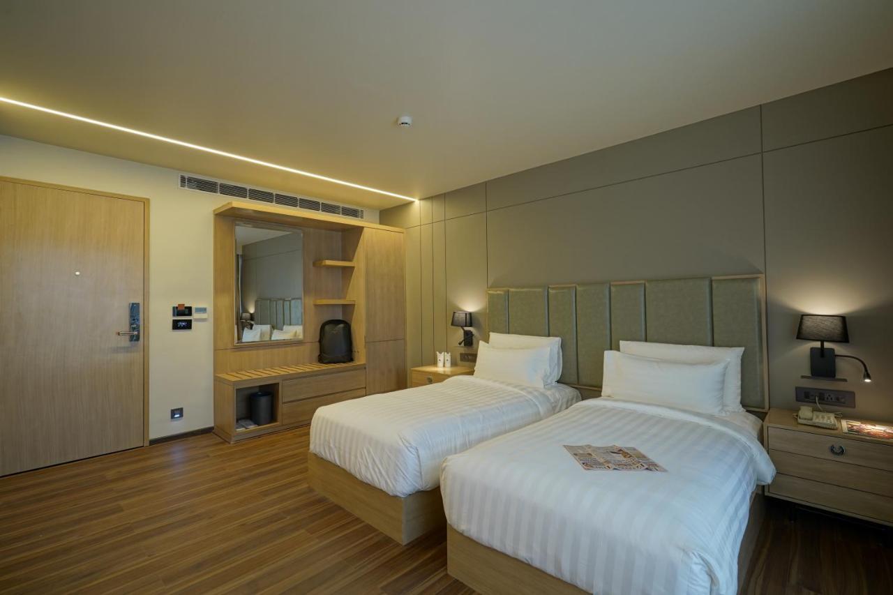 The Galleria Hotel Rajkot Bagian luar foto
