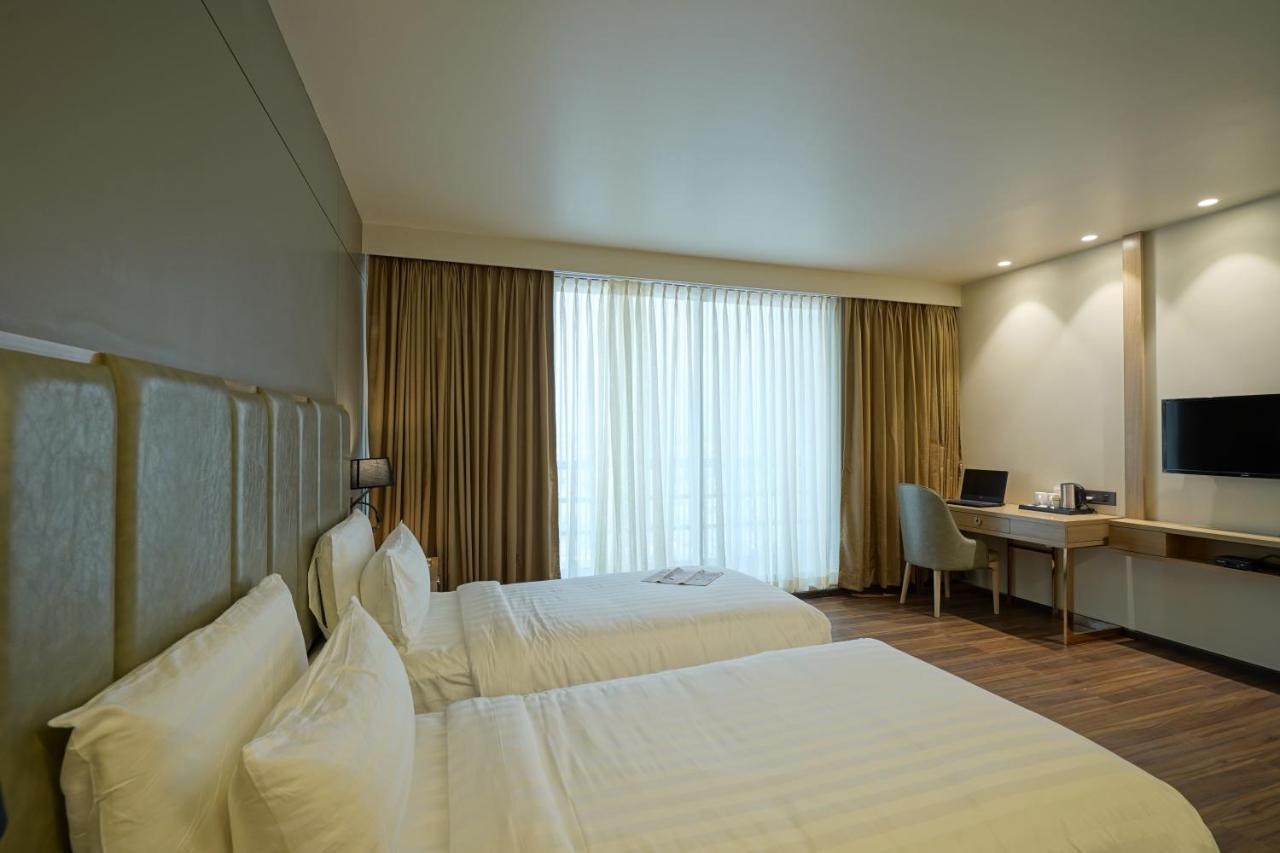 The Galleria Hotel Rajkot Bagian luar foto