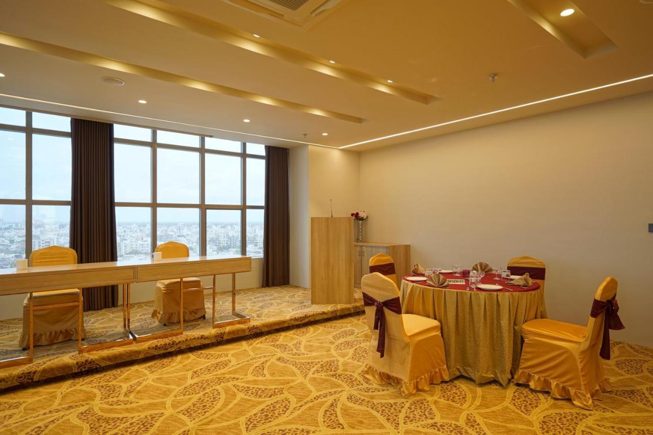 The Galleria Hotel Rajkot Bagian luar foto